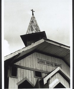 Patak-Bahandang, die Kirche mit der bezeichnenden Ueberschrift: Jesus Christus siegt