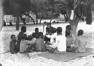 Arnold Borel with pupils of Ngonine Tobias Maxiane, Ricatla, Mozambique 1907