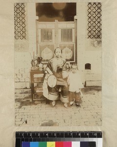 Chinese woman and child, Yongchun, Fujian Province, China, ca. 1898