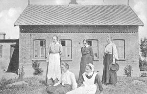 Mission School in Andst. The postcard shows amongst others Olga Christensen, Kamma Andersen, Na