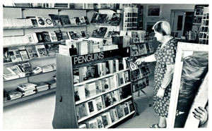 Family Bookshop Salalah, August 1977 i billedet Hilda Staal