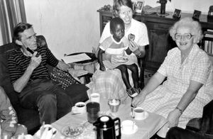 Nordveststiftet, Bukoba, Tanzania, 1986. Fra venstre: Dr. Børge Buch, Anna Marie Wemmelund med Judes Bukambus datter Enid og Ellen Margrethe Christensen