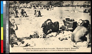 People eating dinner after bathing in the Narmada River, Jabalpur, India, ca.1920-1940