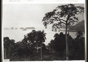 Blick vom botanischen Garten in Victoria. Räuberinsel, auf der Insel wohnen Pottfisch-Fischer; Dorf Botha