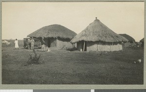 Wattle and thatch guest houses, Eastern province, Kenya, ca.1924