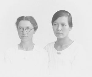 Frk. Astrid Poulsen og Frk. Chiang