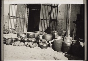 Clay wares on the market in Hokschuha