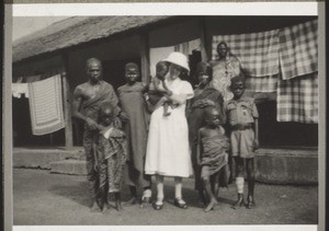 Frau Forster m. Patienten in Pamu. 1929