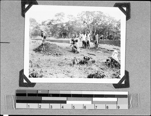 Men and children at work in Lusubilo, Nyasa, Tanzania, 1935