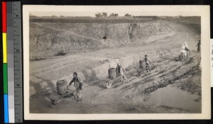 Workers transporting barrels and missionary on wheelbarrows, Jiangsu, China, ca.1905-1910