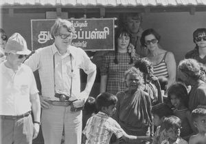 DMS Studiegruppe besøger Arcot, Sydindien, 1980. Med på turen er bl.a. pastor Kaj Mogensen, (Nr. 2 fra venstre)