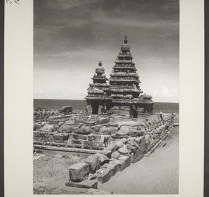 India, Nr. Madras: Seven pagodas. Seven pagodas (European name), or Mahabalipuram (the ordinary Indian name), or Mammallapuram (the name used by modern Indian scholars)