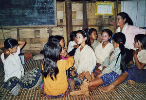 Schoolclass for villagegirls in the province og Ratanakiri, 2001
