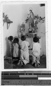 Children praying before Blessed Virgin statue, Carrillo Puerto, Quintana Roo, Mexico, ca. 1945