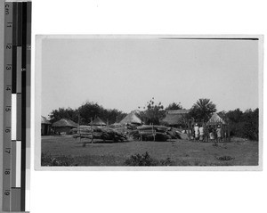 Building a round hut, Sikonge, Unyamwezi, Tanzania, ca.1929-1930