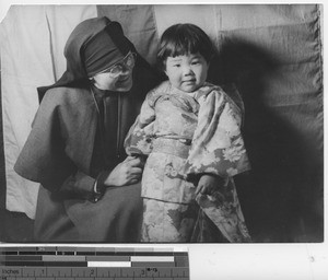 Maryknoll sister with young Japanese girl at Fushun, China, 1936