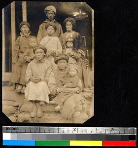 Border country family, Sichuan, China, ca.1900-1920