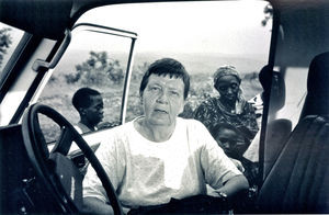 Fra Bushangaro, Karagwe stift, Tanzania. Gudrun Vest på arbejde i sit store område, hvor der altid er brug for hendes hjælp