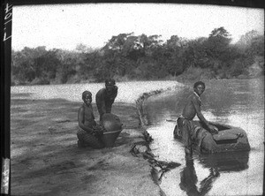 Pirogue on the Great Usutu, Mozambique, ca. 1901-1907