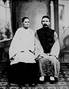 Caroline and Henrik Knudsen missionaries in China 1893 -1896. Dressed like Chinese, likely in D