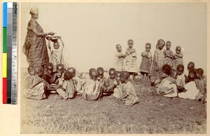 Lunchtime outdoors, Ghana, ca.1885-1895