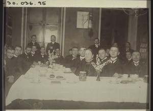 An evening with tea on the first day of Easter 1913