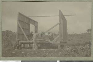 Constructing the dispensary, Chogoria, Kenya, ca.1922