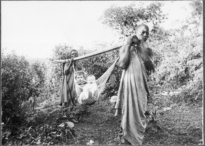 Missionary Schanz's children in a hammock, Tanzania, ca. 1901-1910