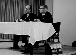 Repræsentantskabsmødet på Nyborg Strand den 13-14/10/1966. Pastor Aksel Nielsen, mødets dirigent, og DMS landssekretær Simon Thorup