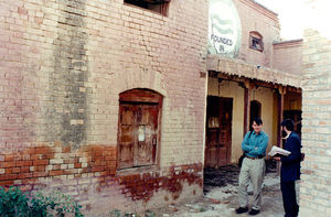 Pakistan 1995. Missionssekretær i DMS, Jørgen Skov Sørensen besøger Pennell Gymnasium i Bannu