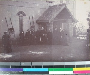 Missionaries gathered outside, Mangarivotra, Ambohipiantrana, Madagascar, ca.1905