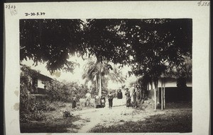 Kirchplatz in Maiera bei Abokobi. Miss. Schulze, Miss. Poth