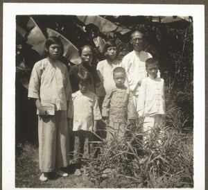 Mitarbeiter Zhî-lûn föng, Pfarrer mit Familie 1936