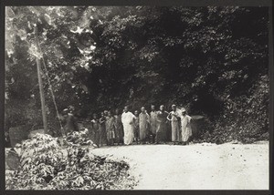 Oelverkäufer auf dem Oelmarkt am Fusse der Akwapim-Berge zwischen Aburi und Abokobi, 1899