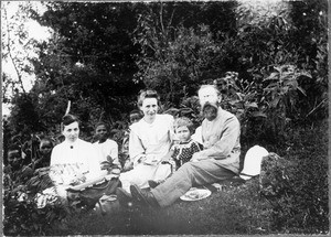 Picnic outing of family Schanz and Miss Seesemann, Marangu?, Tanzania, ca.1901-1910