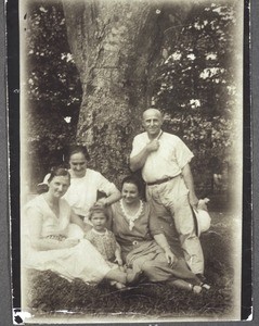 Schwester Schoch, Fräulein Walcher, Missionar Ittmann mit Frau u. Kind