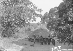 Group of African people, Antioka, Mozambique, ca. 1896-1911