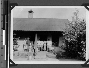 Kitchen personnel in front of brother Seibt's kitchen, Unyamwezi, Tanzania, 1904-1937