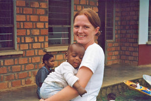 Formentlig DMS/Danmission volontør i Nordveststiftet, Tanzania. (Navn: Heidi B. G. Kynde?)