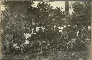 Twisynod, Aburi, 1909.""Anum representatns with missionary Bürki