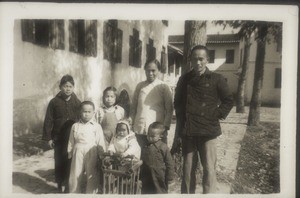 Preacher with his family in Honyen