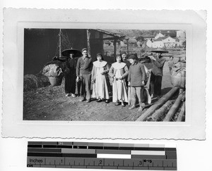 Maryknoll priest, Native Sisters and local people in Guilin, China, 1948