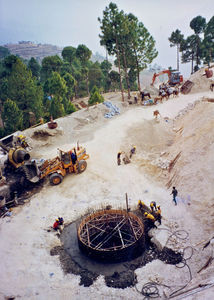 Vandindtag i Khimti, Øst Nepal. Forberedelse til Khimti Vandkraftværk, bygget fra 1993-2001