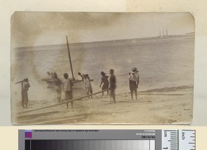 Men loading a mission rowboat, Anatom, ca.1890