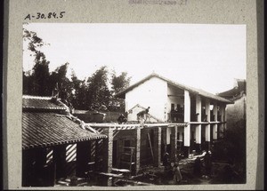 Building the extension to the women's hospital in Kayintschu