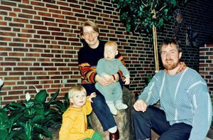 Ruth Smed Folmersen & Hans Henrik Folmersen med deres børn ved Repræsentantskabsmødet i DMS, 1998 - forud for afrejsen til ELCT, Tanzania