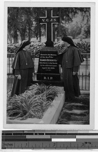 Maryknoll Sisters visiting Fr. Damien's grave, Hawaii, 1949