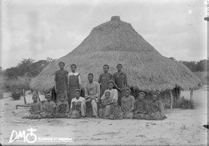 Daniel Mungoni with his students, Ndloti, Mozambique, ca. 1896-1911