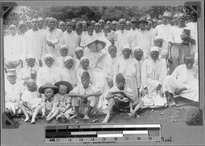 Missionary Zeeb, Sister Bachmann and congregation, Isoko, Tanzania, ca. 1908-1919