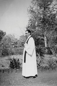 Santal Parganas, Nordindien. Pastor Johannes Thoft Krogh - i indisk præstekjole, 1948. (Han var leder af Benagaria Præsteskole, 1953-71)